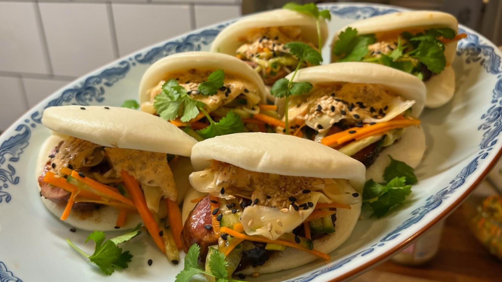 Bao buns med ankbröst, hoisin och kimchimajonnäs