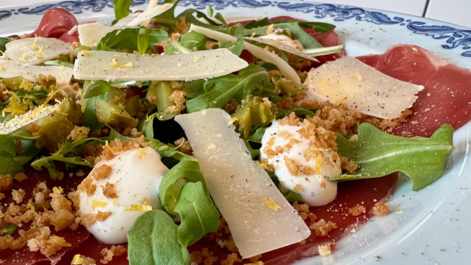 Bresaola med tryffel, panko och parmesan